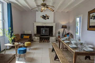 Image de Gîte familial en pleine nature avec piscine chauffée et équipements bébé