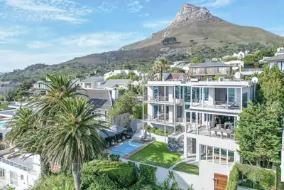 Image de Villa with a heated pool 400m from Camps Bay beach