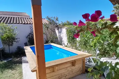 Image de Cottage Les Mouettes, piscine, 10 min Ă pieds de la plage et du centre!