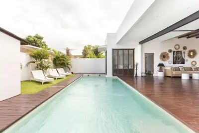 Image de ❤ Amazing Deal ❤ Seminyak beach 3 Br Pool Villa
