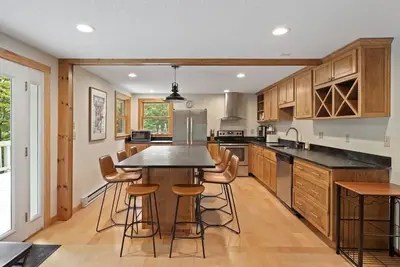 Image de Stylish Chimney Hill Home - Close to Mt. Snow!