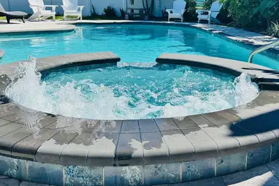 Image de Private Pool/Walk to Beach/Tiki bar with Tv