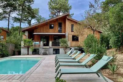 Image de Superbe villa 12 pers, piscine, grand jardin - Superb villa with garden and pool
