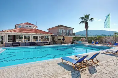 Image de Studio supérieur \"Paradise Zante Superior Studio 2\" avec piscine partagée et Wi-Fi