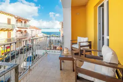 Image de Appartement \"Valentina\" avec vue sur la mer, balcon privé, Wi-Fi et cour privée.