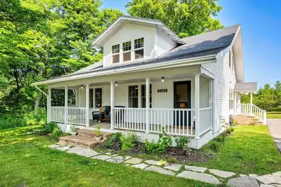 Image de Family-Friendly Renovated Farmhouse w/Orchard View