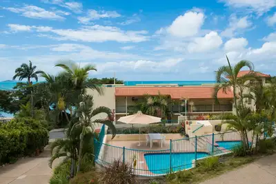 Image de 2 Bed Apartment located on the boardwalk to Coral Sea Marina and Airlie Beach