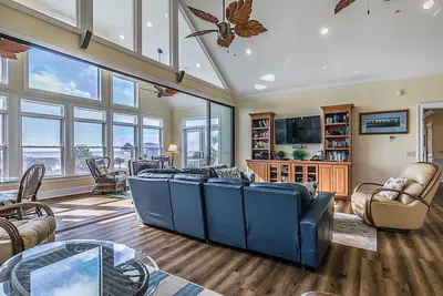 Image de Bella Acqua - Ocean Views, Golf Cart includes, Club Cards available, 715 Swordfish