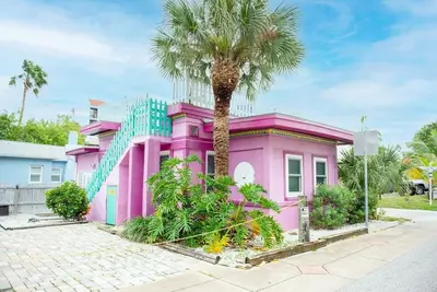 Image de Single family home with private beach access at Hgtv's Sunburst Inn, sleeps up to 4