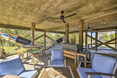 Image de Walk to Bay & Boat Launch: Beach House in Avon