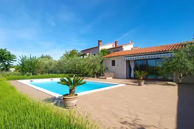 Image de Maison de vacances Valbandon pour 1 - 8 personnes avec 4 chambres à coucher - Maison de vacances