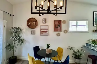 Image de 2bd House w/ private backyard, hot tub & Bbq grill