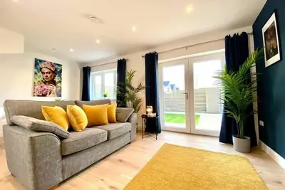 Image de Brand New 3 bedroom house - garden & parking +wifi
