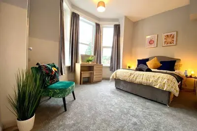 Image de Funky Apartment - 5 minute walk to the beach!