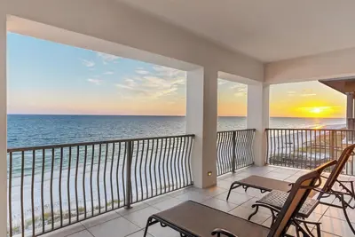 Image de Villa Bianca - Beachfront Luxurious Home w/ Stunning Views and Beach Service!