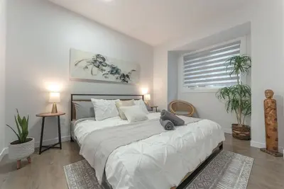 Image de Chic💫Romantic3bed🌴patio🔝Wifi✨quiet retreat🆓parking