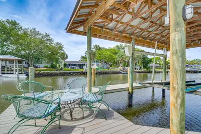 Image de Crystal River Home: Water Views & Boat Dock!
