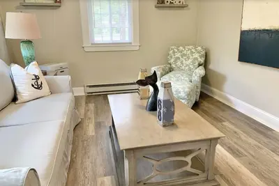 Image de Awesome location downtown. Walk to the beach, marginal way
