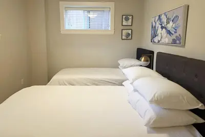 Image de 2 Beds suite near Metrotown and Skytrain