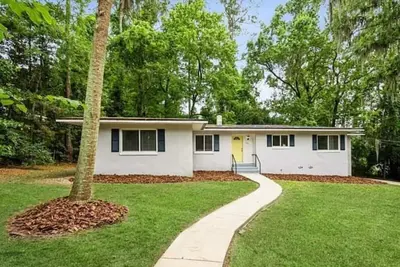 Image de Picturesque, Bright & Comfy ~ Near Ben Hill Stadium & Uf Campus ~ Porch ~Parking