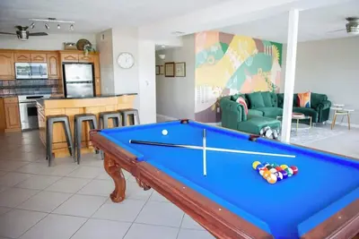 Image de Waterfront home overlooking the Irb intracoastal, sleeps up to 7 with pool table!