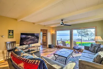 Image de Lakeside Home w/ Beach ~ 14 Mi to Ski Area!