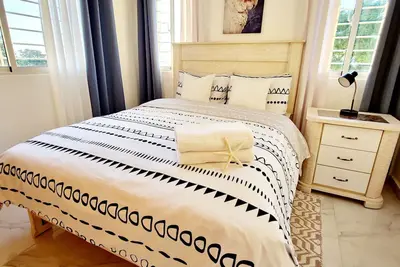 Image de Spacious, mountains views, A/C Free parking, Free wifi and Hot water.