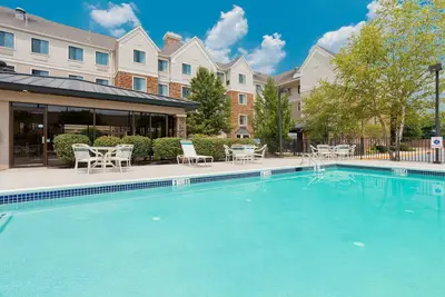 Image de 1 Bedroom | Shared Hot Tub Access + Outdoor Pool