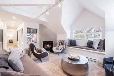 Image de Luxury home | Creekside Gondola | Pool & hot tub
