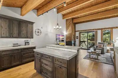 Image de Charming Northstar Chalet | Shuttle, Fireplace, Pool, Near Village & Rec Center