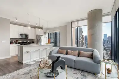 Image de River North 2br: Balcony, Walk to Mag Mile, Pool