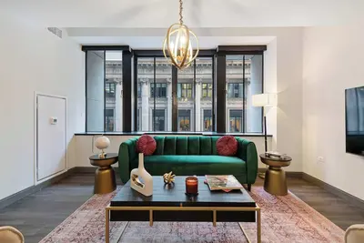Image de The Loop 2br: Historic, Modern Luxury, Amenities