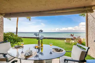 Vast ocean views with Hawaiian decor