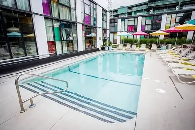 Image de Relax and Unwind! Near Boston Common! Pets are Welcome! Valet Parking, Pool!
