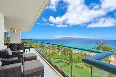 Maui Resort Rentals: Honua Kai – Incredible 8 Bedroom Oceanfront Gem, Over 5200 combined Sq. Ft. w/ Built-in Viking B. B. Q. !
