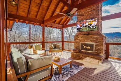 Image de Serenity Splash Lodge: Indoor Pool, Partial Mtn View, Home Theater, Game Room, Hot Tub, and more…