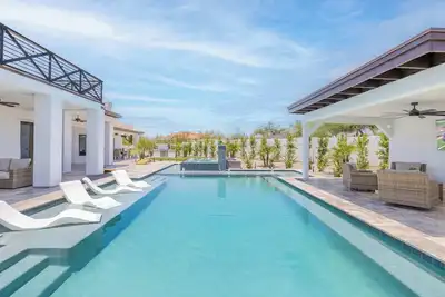 Image de HÓZHÓ Mountain View with Pool, Theatre & Arcade