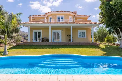 Image de Modern villa with private pool