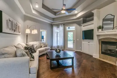 Image de Your Gated Community Haven in Providence!