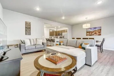 Image de Top Flight! Modern Ac Fast WiFi Patio Garage