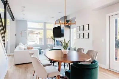 Image de Luxe Getaway | Yard + Roof Deck | 4 Story Townhome