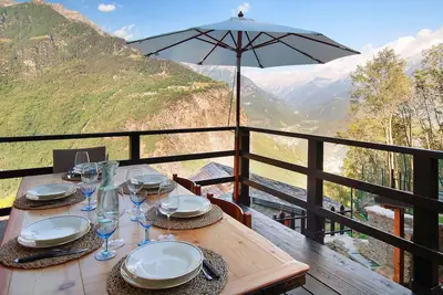 Image de Appartement \"Sweet Somma Mountain Lodge 2\" avec vue sur les montagnes, terrasse privée et Wi-Fi.