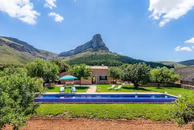 Maison de campagne \"Can Jaumi\" avec vue sur la mer, piscine et Wi-Fi.