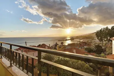 Image de Appartement de vacances \"Palheiro Residence Familiar 2\" avec vue sur la mer, balcons et Wi-Fi.