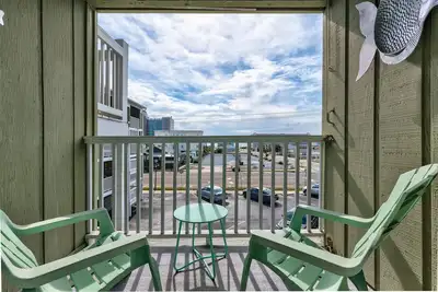Image de 🐚Cozy Clam🐚 Oceanview, Walk to Shops/Dining 🌴