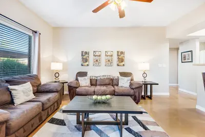 Image de Dog-friendly ground-floor condo with patio, pool, hot tub & gym