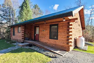 Image de Enchanting dog-friendly cabin with fireplace, hot tub & washer/dryer