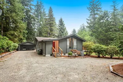 Image de Scandinavian gem with large deck, Ac, & Riviera Community Club access