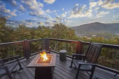 Image de Best View in Smokies Modern Lux Pool Games Hot Tub
