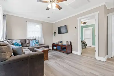Image de Cozy Cottage Walking Distance to Beach - w/ E-Bikes Available and Coffee Station